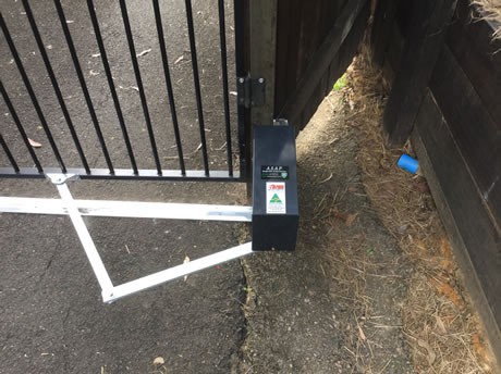 Articulated style Solar Gate Opener